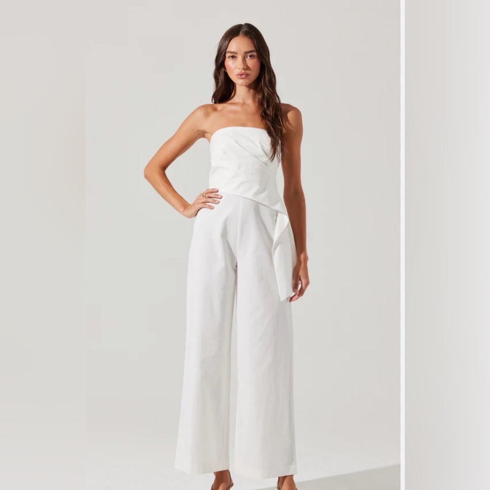 ASTR Elegant White Strapless Cotton Jumpsuit